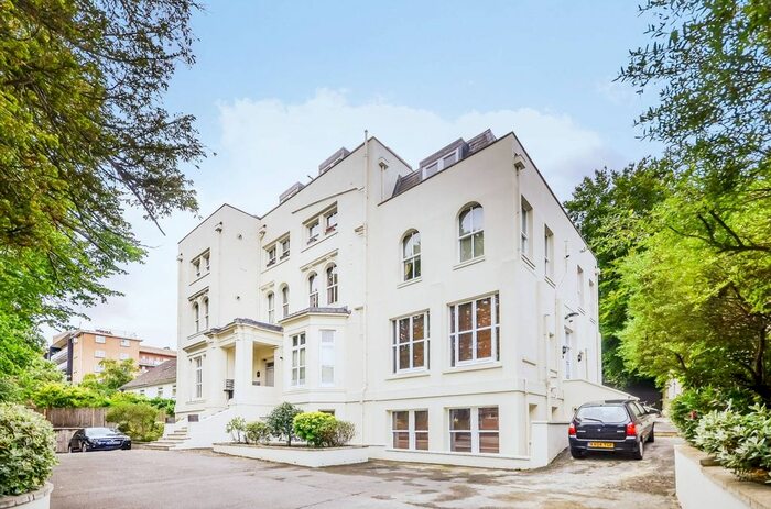 2 Bedroom Flat For Sale In Crescent Wood Road, Sydenham, London, SE26