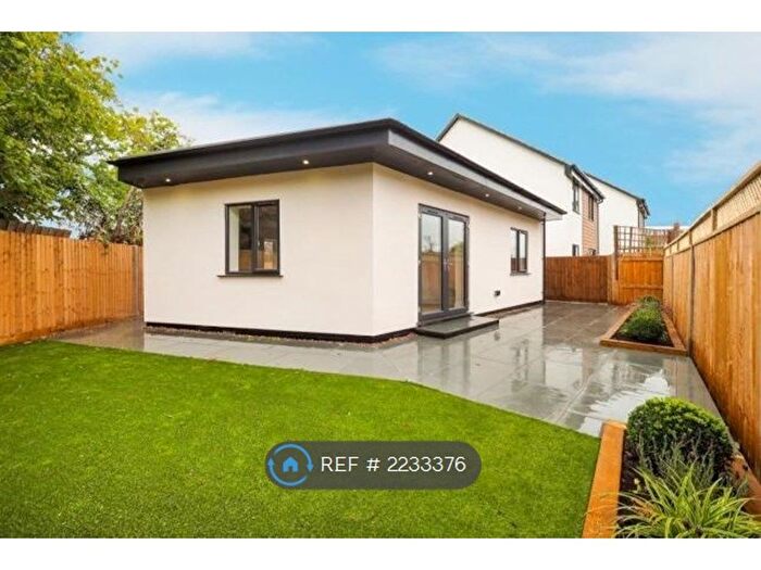 1 Bedroom Bungalow To Rent In Hillcross Avenue, London, SM4