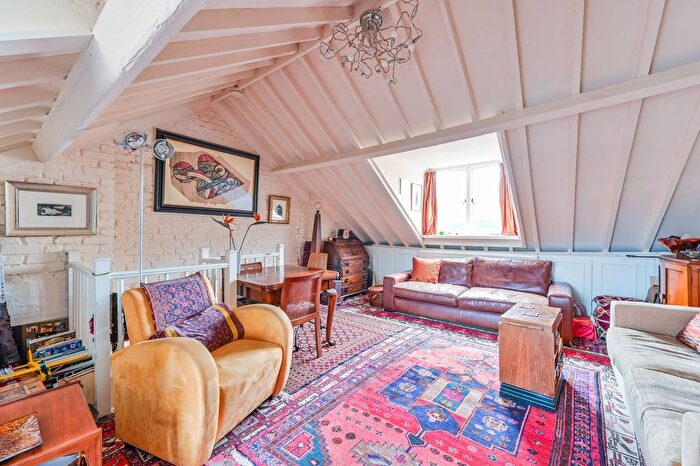 2 Bedroom Flat To Rent In Castellain Road, Little Venice, London, W9