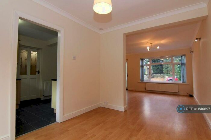 4 Bedroom Semi-Detached House To Rent In Totley Brook Road, Sheffield, S17