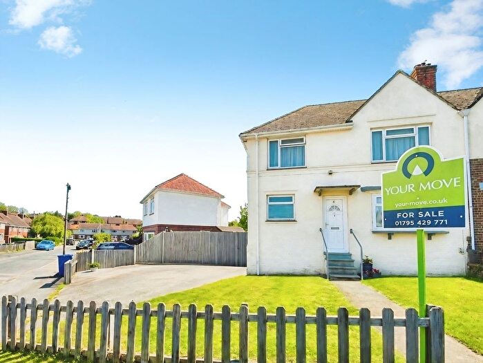 3 Bedroom Semi-Detached House For Sale In South Avenue, Sittingbourne, Kent, ME10