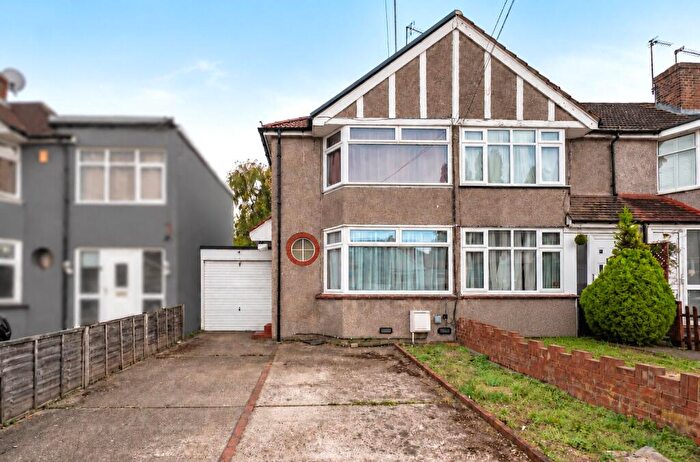2 Bedroom End Of Terrace House For Sale In Parkside Avenue, Bexleyheath, Kent, DA7