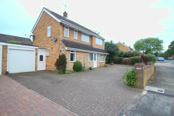 4 Bedroom Link Detached House To Rent In New Park Drive, Hemel Hempstead Industrial Estate, Hemel Hempstead, HP2