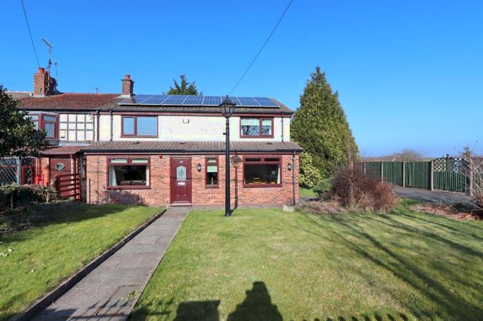 4 Bedroom Semi-Detached House To Rent In Simister Lane, Prestwich, Manchester, M25