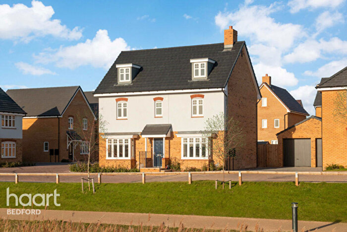 5 Bedroom Detached House For Sale In Willow Grove, Bedford, MK42