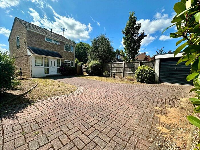 3 Bedroom Detached House To Rent In Woburn Avenue, Farnborough, Hampshire, GU14