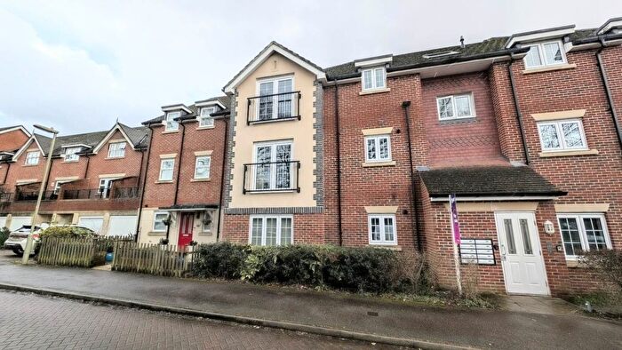 2 Bedroom Flat For Sale In Elder Crescent, Lindford, Hampshire, GU35