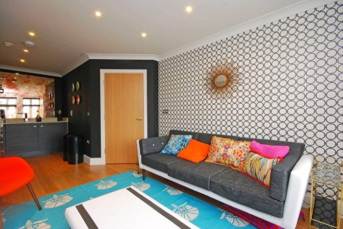 2 Bedroom Flat To Rent In Albany Park Road, North Kingston, Kingston Upon Thames, KT2