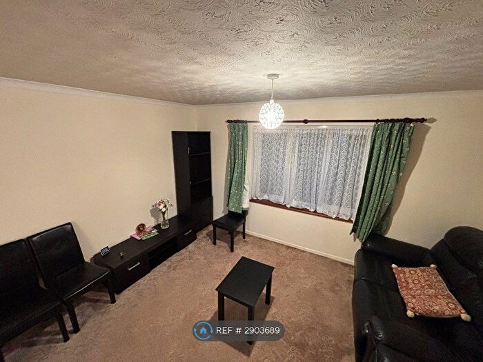1 Bedroom Flat To Rent In Turnpike Lane, Uxbridge, UB10
