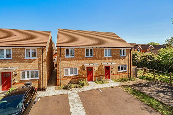 3 Bedroom Semi-Detached House For Sale In Harvest Mouse Place, Langford, SG18