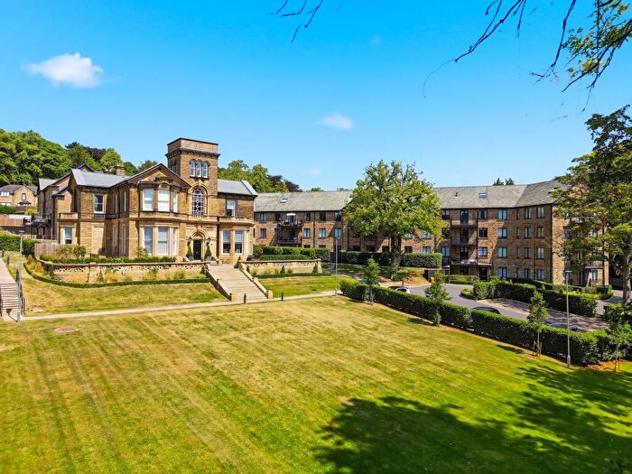 2 Bedroom Flat For Sale In East Court, Carriage Spring Drive, Sheffield, S10