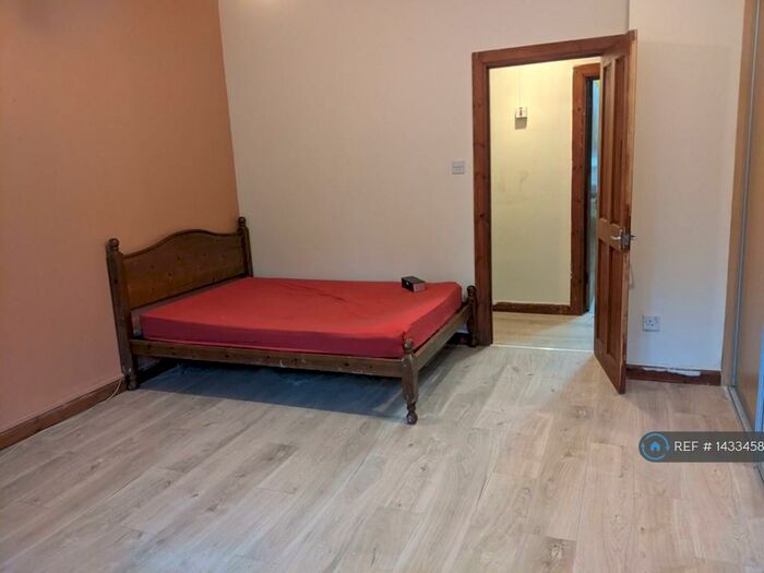 Studio To Rent In West Pilton Rise, Edinburgh, EH4