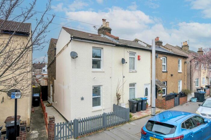 2 Bedroom End Of Terrace House To Rent In Stanley Road, Croydon, CR0