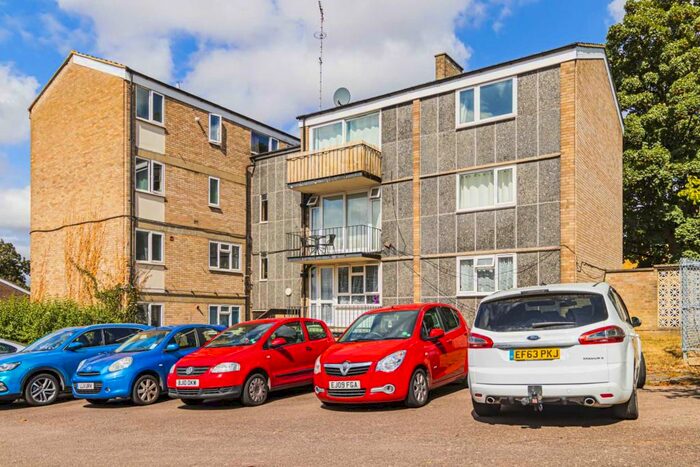 2 Bedroom Apartment To Rent In Walking Distance To Local Amenities, HP1