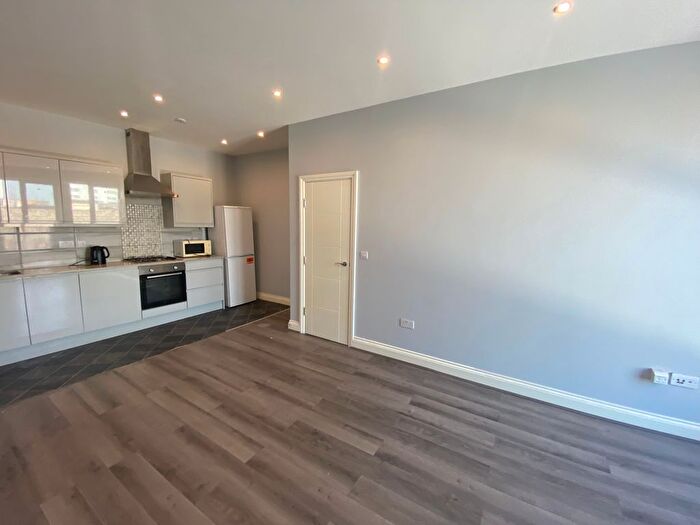 2 Bedroom Flat To Rent In Bridge Street, Swindon, SN1