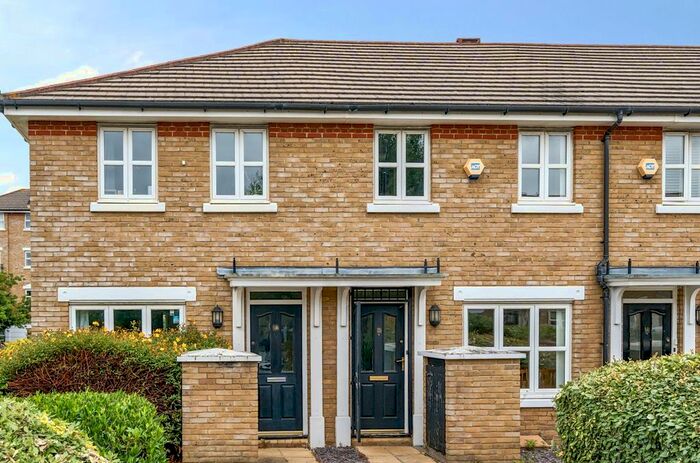 3 Bedroom Semi-Detached House To Rent In Ashmore Close, London, SE15