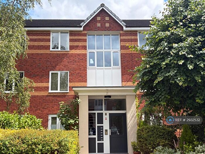 2 Bedroom Flat To Rent In Trinity Riverside, Salford, M3