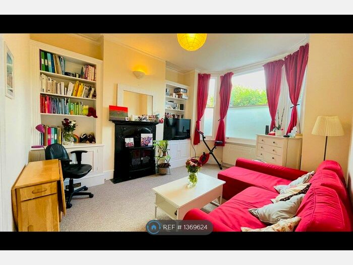 2 Bedroom Flat To Rent In Bodmin Street, London, SW18