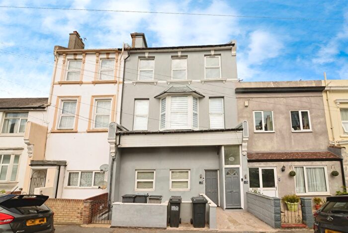3 Bedroom Flat For Sale In St. Georges Road, Hastings, TN34