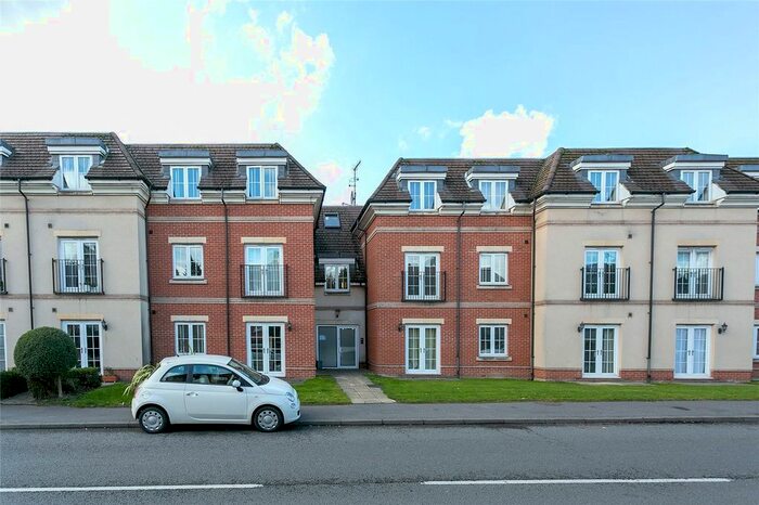 2 Bedroom Flat To Rent In Primrose Hill, Kings Langley, WD4