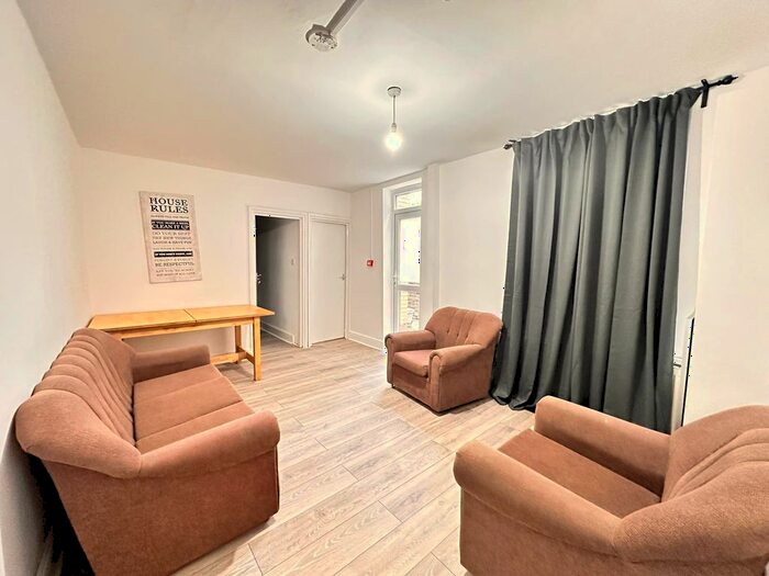 4 Bedroom Flat To Rent In Pennard Road, London, W12