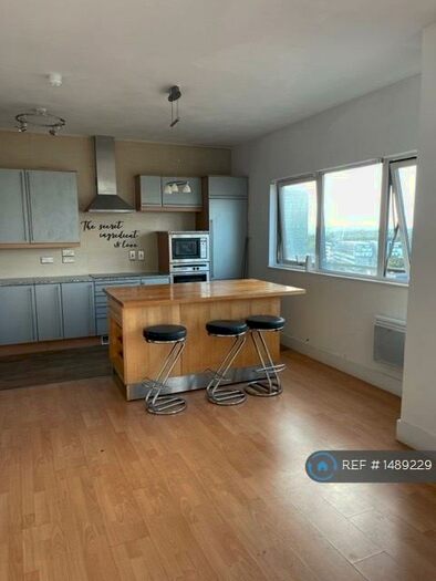 3 Bedroom Penthouse To Rent In Queen Street, Cardiff, CF10