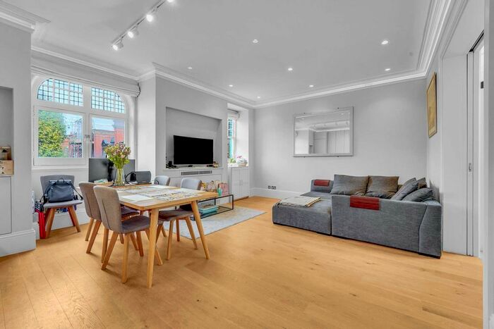 2 Bedroom Flat To Rent In Sloane Gardens, Chelsea, SW1W