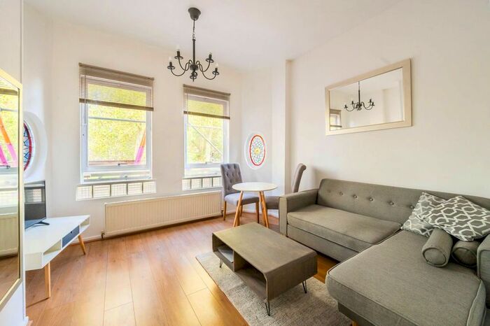2 Bedroom Flat To Rent In New Kings Road, Parsons Green, London, SW6