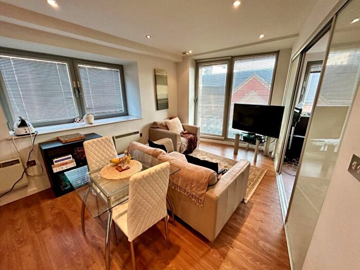 2 Bedroom Flat To Rent In Basilica, Leeds, LS1