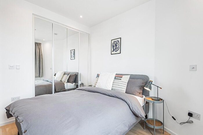 1 Bedroom Flat To Rent In Gravity Royal Heights, Queens Road, Reading, Berkshire, RG1