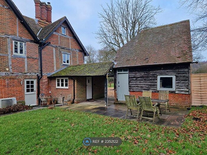 2 Bedroom Flat To Rent In Malthouse Lane, Heckfield, RG27