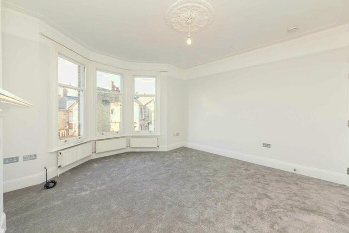 1 Bedroom Flat To Rent In Radbourne Road, Balham, SW12