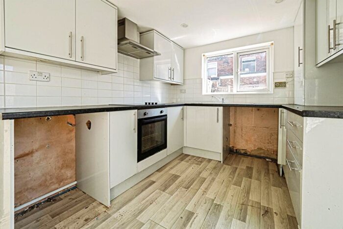 3 Bedroom Terraced House For Sale In New Bridge Road, Hull, HU9