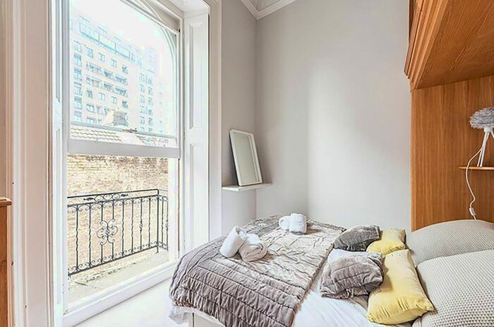 1 Bedroom Flat To Rent In Cornwall Gardens, South Kensington, London, SW7