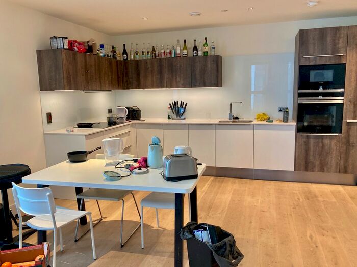 3 Bedroom Flat To Rent In Lockington Road, London, SW8