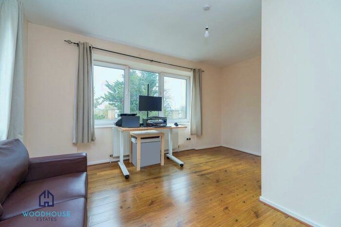 1 Bedroom Flat To Rent In The Limes Avenue, London, N11