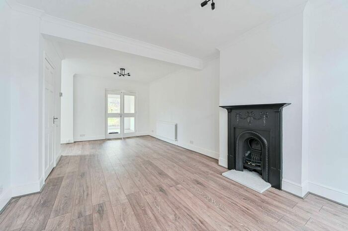 3 Bedroom Semi-Detached House To Rent In Warland Road, Shooters Hill, London, SE18