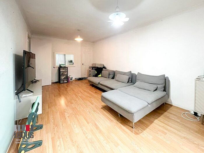 2 Bedroom Flat To Rent In Fishers Close, Waltham Cross/Hertfordshire, EN8