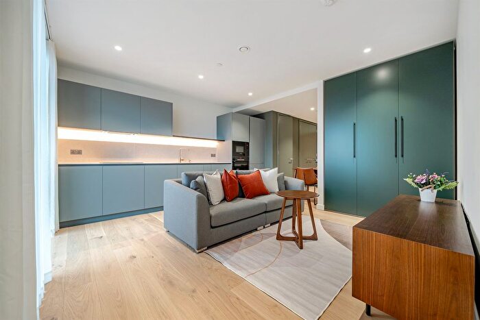 1 Bedroom Flat To Rent In Peninsula Gardens, Mabyn Lane, Lower Riverside, Greenwich Peninsula, SE10