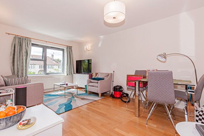 2 Bedroom Flat To Rent In Banbury Road, Oxford, OX2