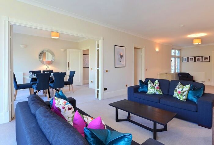 5 Bedroom Apartment To Rent In Park Rd, NW8