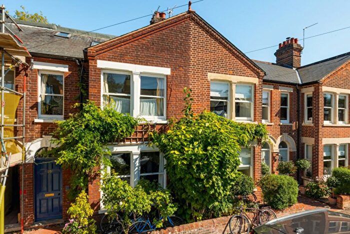 4 Bedroom Terraced House For Sale In Owlstone Road, Cambridge, CB3
