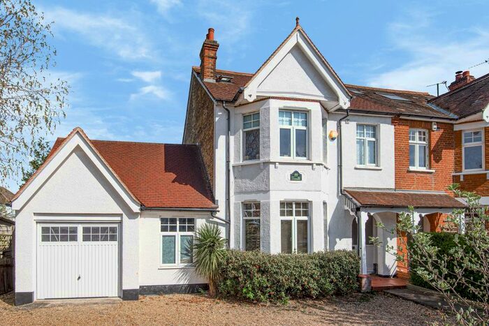 4 Bedroom End Of Terrace House To Rent In Surbiton, Surrey, KT10