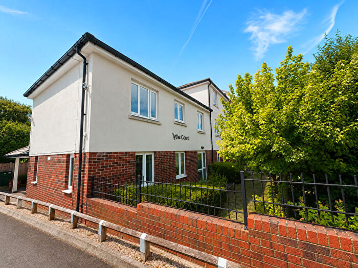 1 Bedroom Apartment To Rent In White Hart Lane, Collier Row, RM7