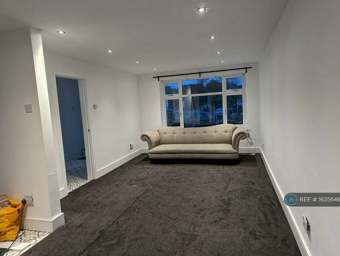 3 Bedroom Semi-Detached House To Rent In Hillside Avenue, Atherton, Manchester, M46