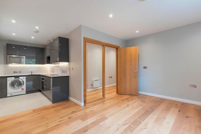 1 Bedroom Flat To Rent In Earls Court Road, London, SW5