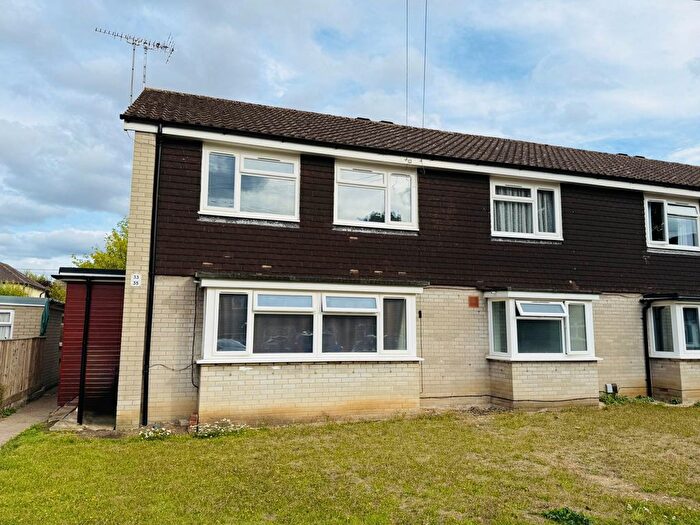 2 Bedroom Flat For Sale In Amwell Place, Cholsey, OX10