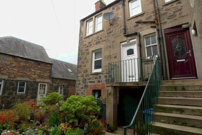 2 Bedroom Flat To Rent In Tay Street, Newburgh, KY14