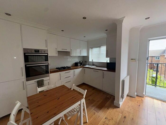 2 Bedroom Flat To Rent In Prospect Hill, Walthamstow, London, E17