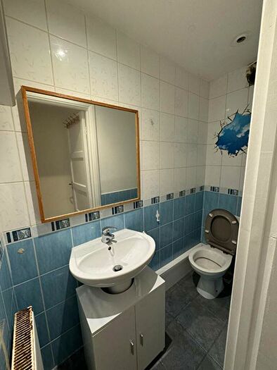 4 Bedroom Semi-Detached House To Rent In Leyswood Drive, Ilford, IG2